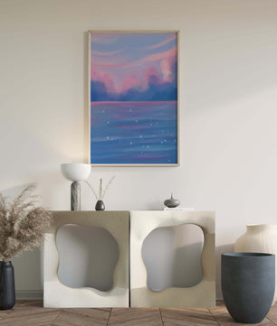 Verträumter Pastellhimmel, der sich in einer glitzernden Wasserlandschaft widerspiegelt 