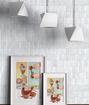 Ilustración artística de café y postre con detalles dorados
