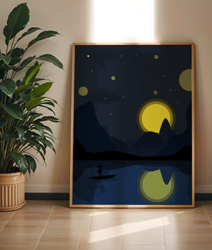 Paisaje nocturno sereno con río iluminado por la luna y bote silueteado