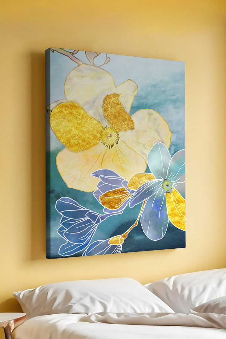 Arte floral abstracto con detalles dorados y tonos azules