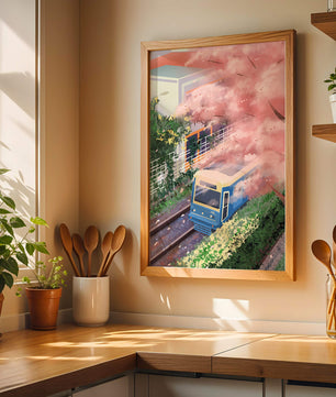 Zug in Kirschblütenlandschaft mit modernem Gebäude