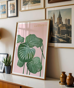 Abstract Botanical Green Leaves On Pink Background - Mi tienda