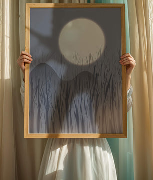 Ruhige Nachtlandschaft mit Vollmond und kahlen Bäumen
