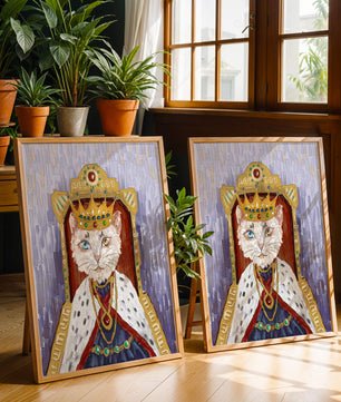 Portrait félin majestueux avec une couronne royale dorée