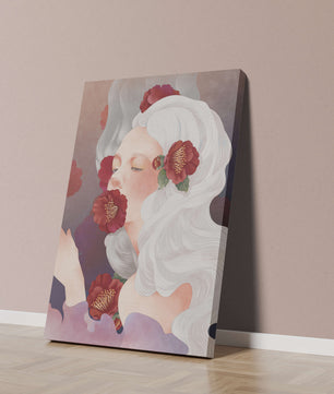 Retrato onírico de una mujer con cabello blanco y flores rojas