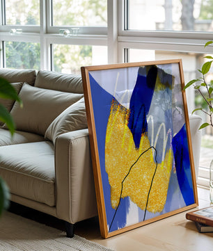 Pintura abstracta azul y amarilla con detalles dorados
