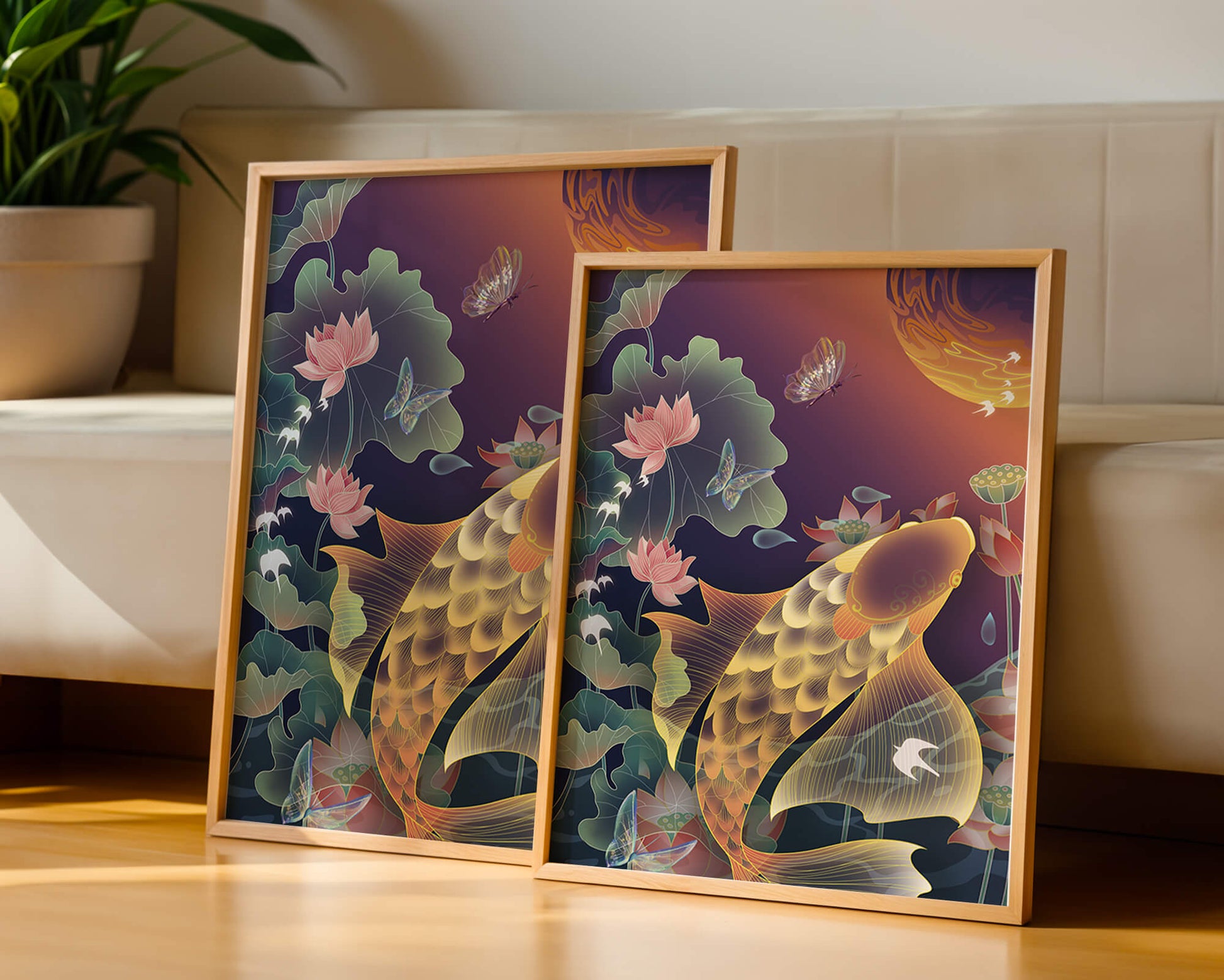 Bunte Koi-Fische mit Lotusblumen und Schmetterlingen bei Sonnenuntergang