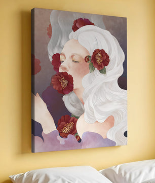Retrato onírico de una mujer con cabello blanco y flores rojas