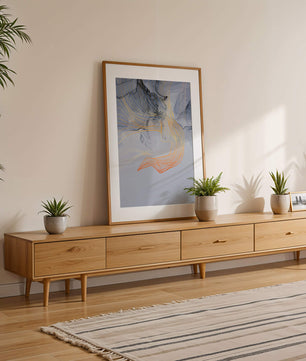 Elegantes abstraktes Design mit fließenden goldenen und orangefarbenen Linien auf blauem Hintergrund