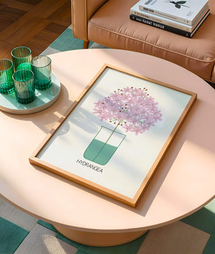 Illustration von Hortensienblüten in einer Vase mit eleganter Linienkunst