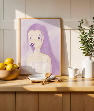 Ilustración de una mujer con cabello morado y mariposas