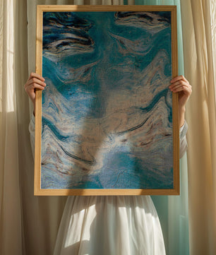 Pintura texturizada abstracta en azul y crema con patrones giratorios