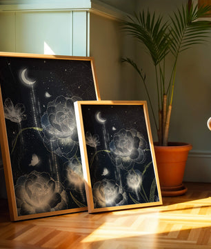 Fleur nocturne avec floraisons au clair de lune et papillon illuminé