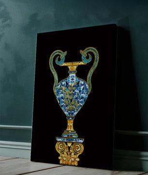 Jarrón elegante incrustado de joyas con acentos dorados y azules sobre fondo negro