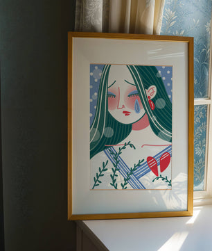 Ilustración de una mujer triste con el corazón roto