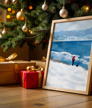 Winterlandschaft mit Person in roter Jacke am Meer