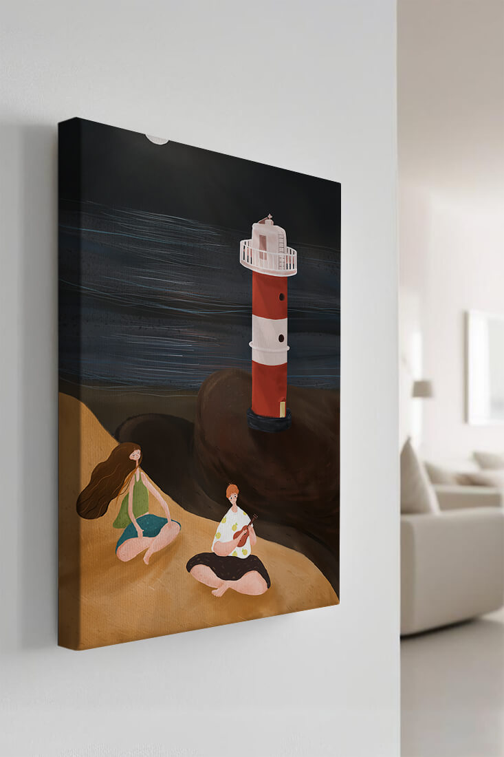 Escena de playa tranquila con faro por la noche