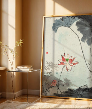 Aquarell Lotusblüte mit Seerosenblättern in ruhiger Szene