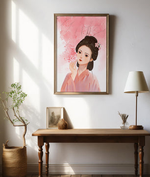 Femme japonaise traditionnelle avec des fleurs de cerisier roses en arrière-plan