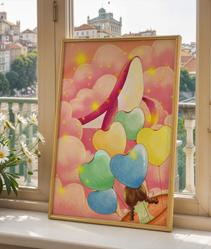 Globos con forma de corazón y ballena en una escena caprichosa y colorida