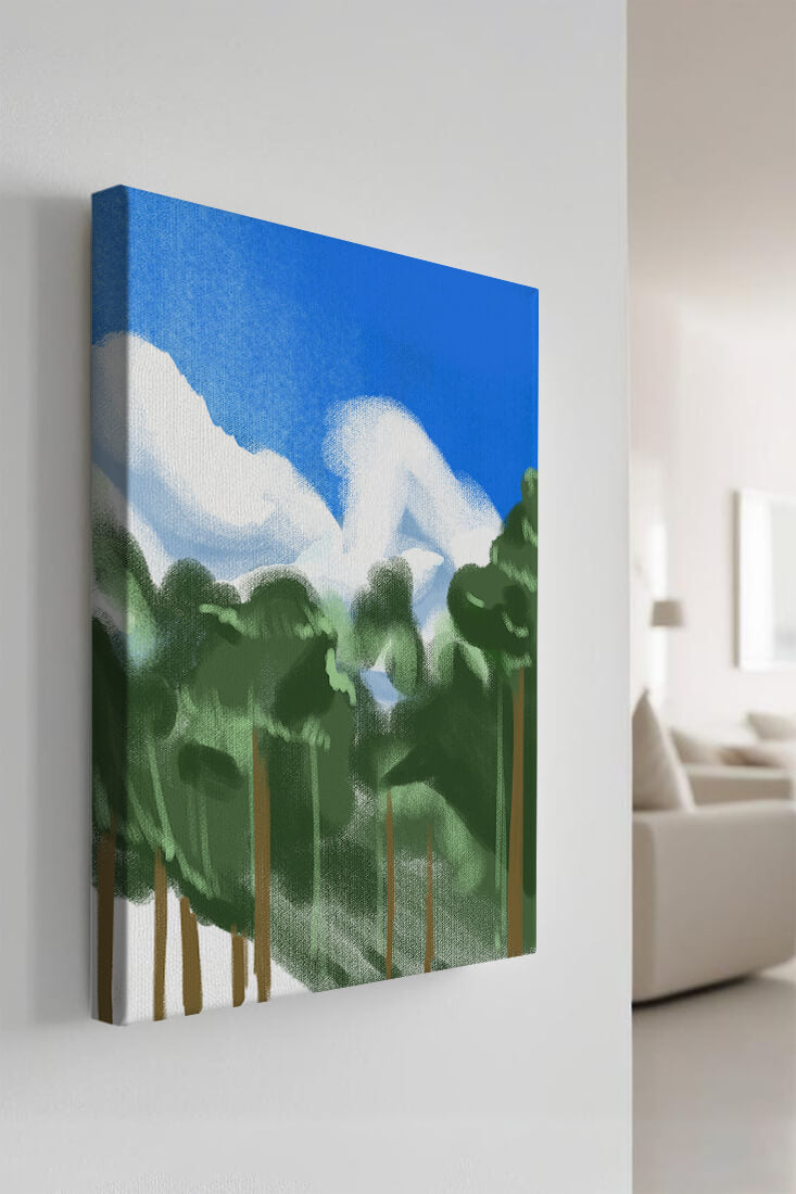 Malerische Waldlandschaft mit blauem Himmel und flauschigen Wolken