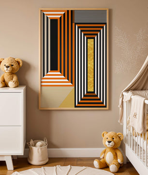 Arte abstracto geométrico con rayas y elemento dorado en naranja, negro y blanco