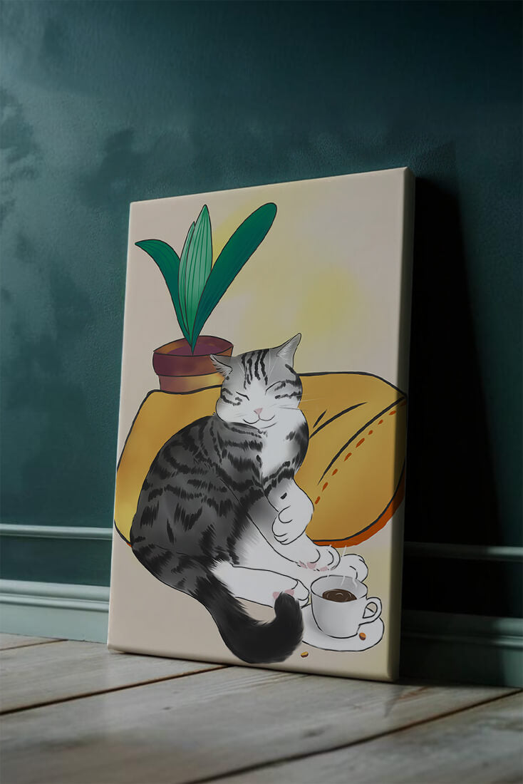 Entspannte Katze mit Kaffee und Pflanze auf gemütlichem Kissen