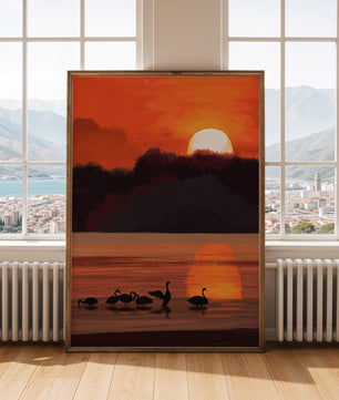 Ruhiger Sonnenuntergang über einem See mit Schwanensilhouette