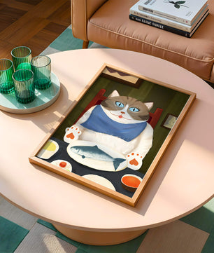 Ilustración de un gato comiendo con pescado y babero azul