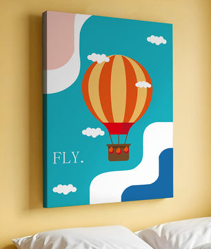 Bunte Heißluftballon-Illustration mit Wolken und abstrakten Formen