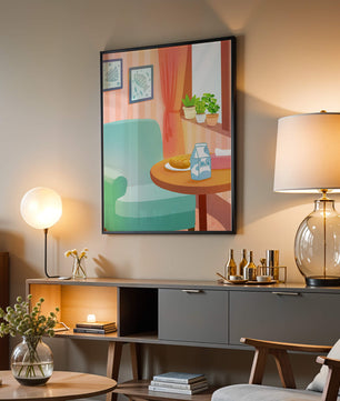 Sala de estar acogedora con mesa y cartón de leche