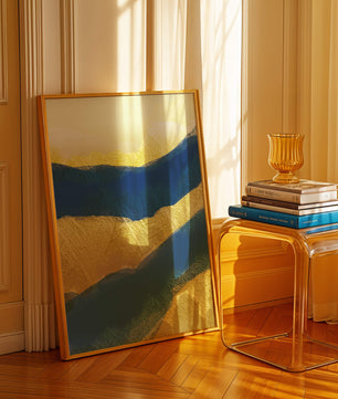 Paisaje abstracto con capas texturizadas en azul y amarillo