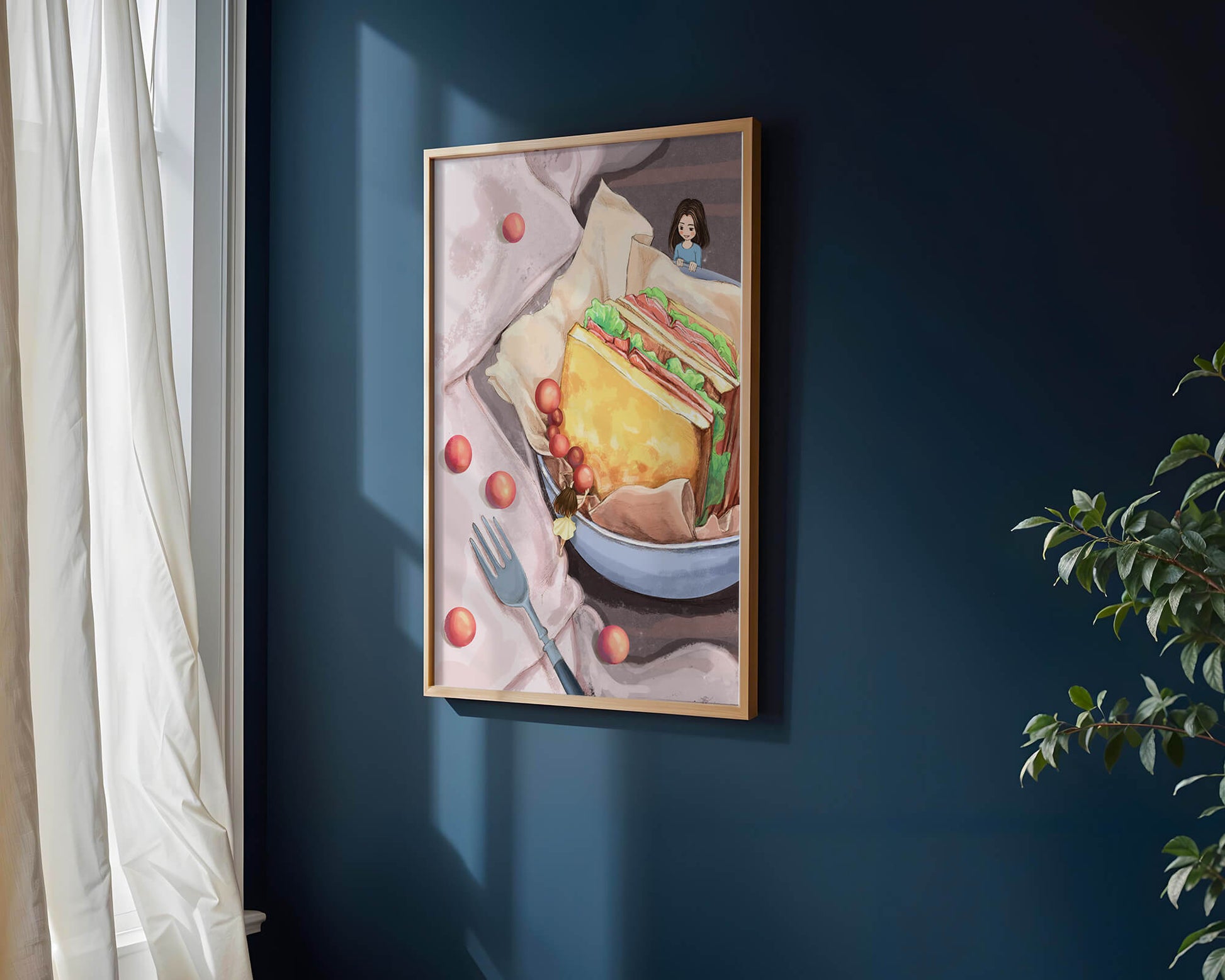 Niñas miniatura caprichosas cerca de un sándwich con tomates y tenedor