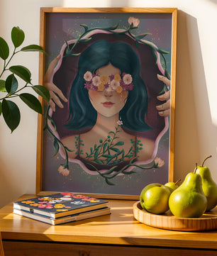 Portrait enchanteur d'une femme aux yeux floraux et aux cheveux noirs