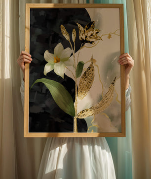 Diseño floral abstracto con detalles dorados y oscuros