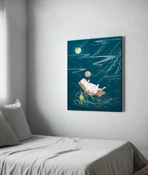 Adorable ilustración de un gato relajándose en un jardín iluminado por la luna con linterna