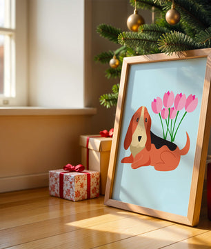 Illustration eines Basset Hound mit rosa Blumen auf hellblauem Hintergrund