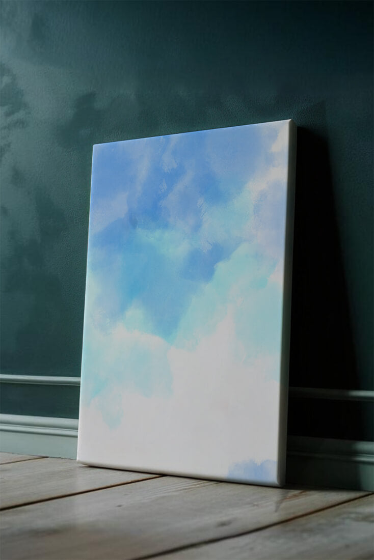Cielo azul sereno con nubes suaves