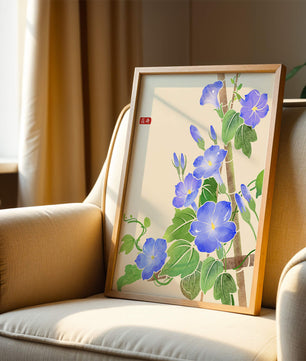 Obra floral delicada con glorias matutinas azules vibrantes