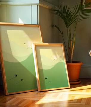 Paisaje minimalista con figuras silueteadas y aves al atardecer