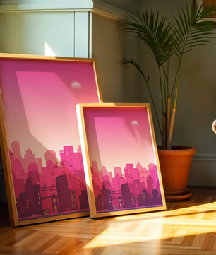 Skyline urbano al anochecer con degradado rosa y noria