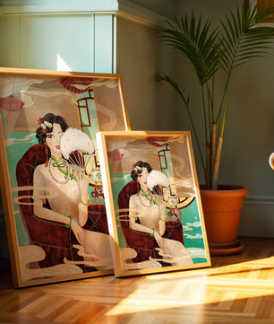 Œuvre d'art élégante d'inspiration asiatique vintage représentant une femme avec un éventail