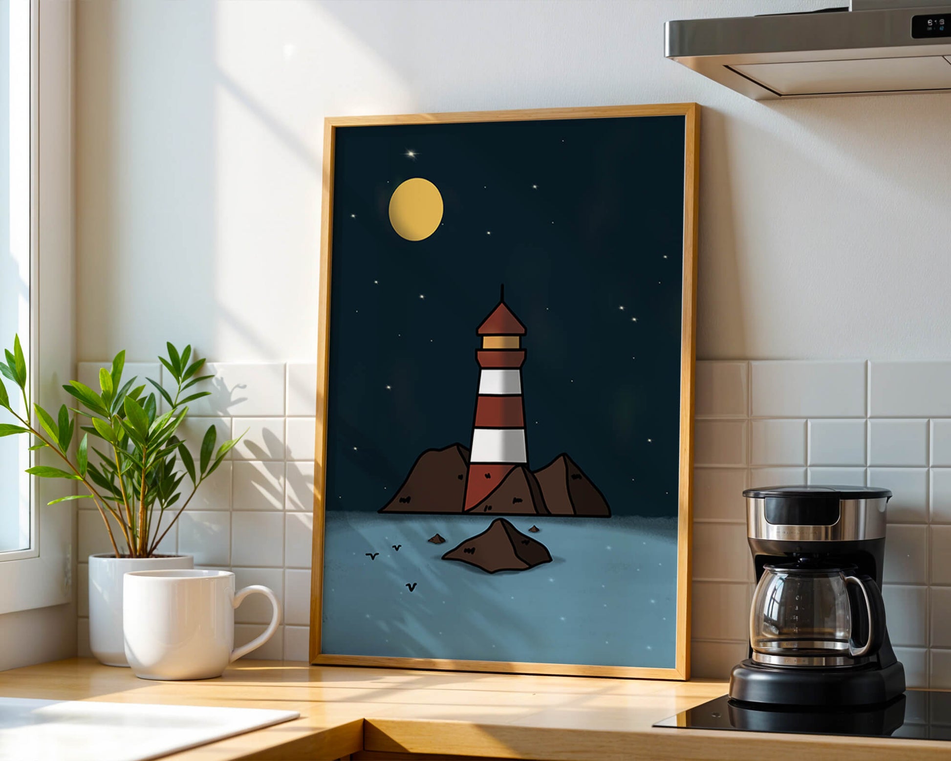 Escena nocturna tranquila con faro y estrellas que reflejan serenidad.