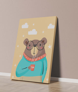 Ilustración de un oso acogedor disfrutando del té con gafas