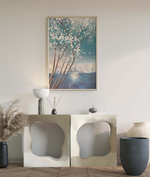 Paisaje sereno con árbol en flor sobre la reflexión del agua tranquila