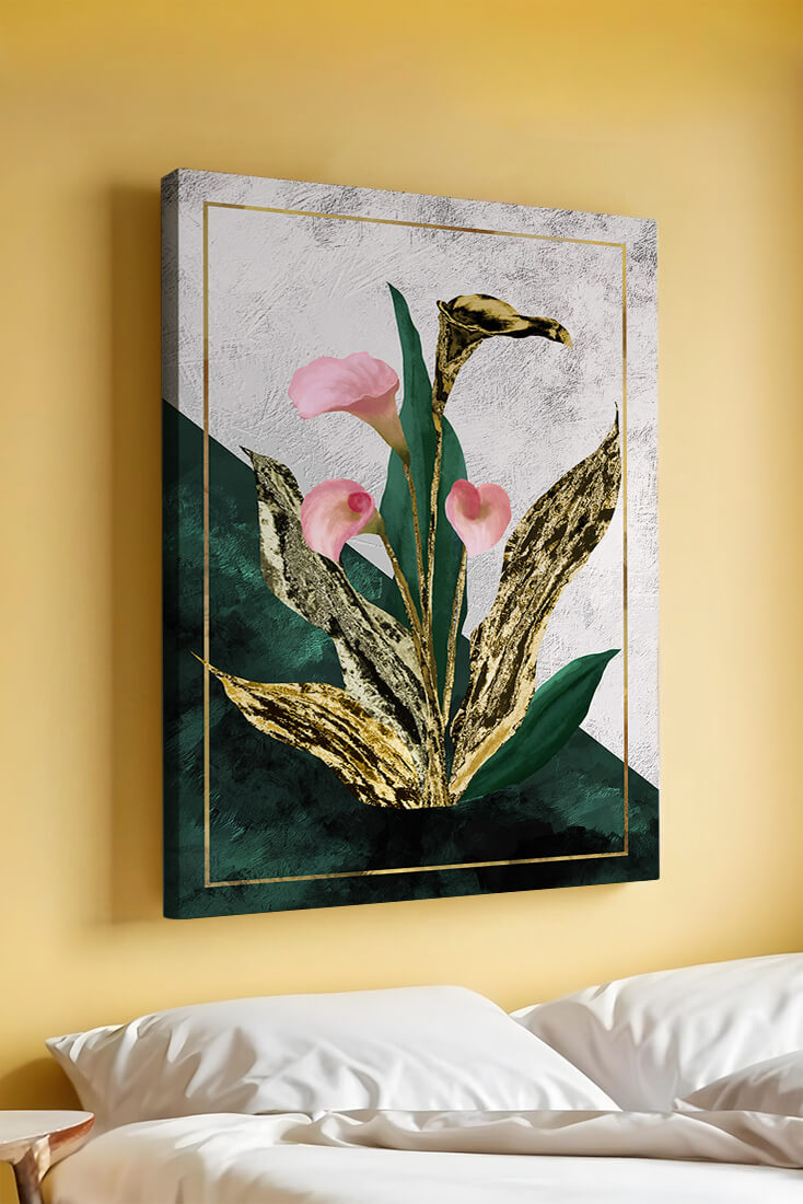 Abstrakte botanische Kunst mit rosa Calla-Lilien und goldenen Blättern