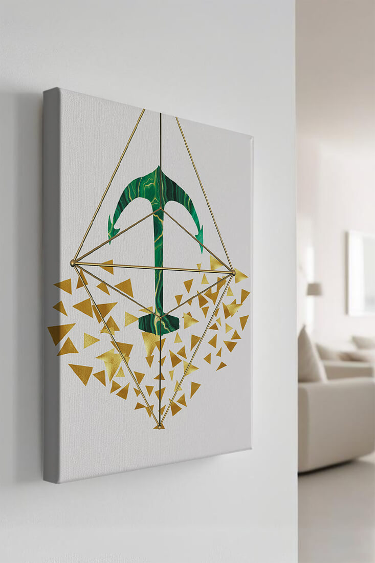 Arte geométrico abstracto con textura de piedra verde y triángulos dorados