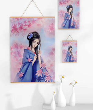 Ilustración elegante de una geisha con kimono azul y hojas rosadas