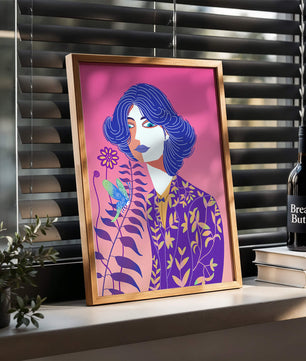 Retrato estilizado de una mujer con cabello azul y patrón botánico