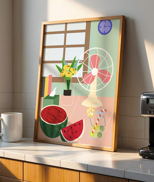 Nature morte sur le thème de l'été avec pastèque, éventail et fleurs dans un intérieur lumineux
